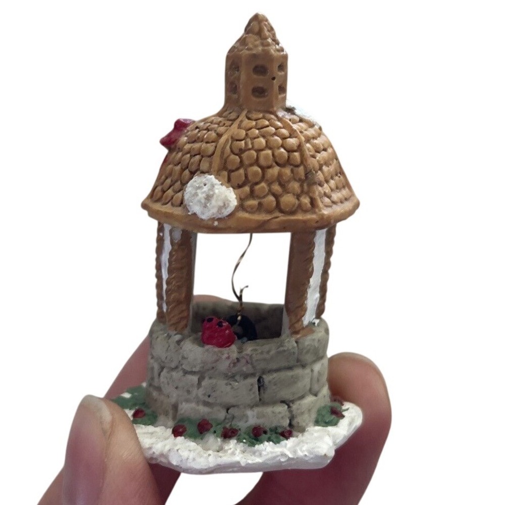 Lemax village collection Water Well Fountain Watering Hole Garden Cardinal